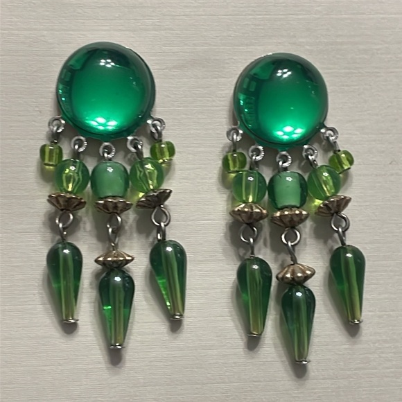 Christmas Green Cabochons with dangling teardrop beads - Picture 3 of 4